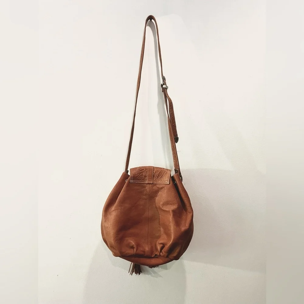 Vintage Brown Leather Floral Boho Crossbody Western Buckle Bucket Bag Purse - Picture 4 of 7